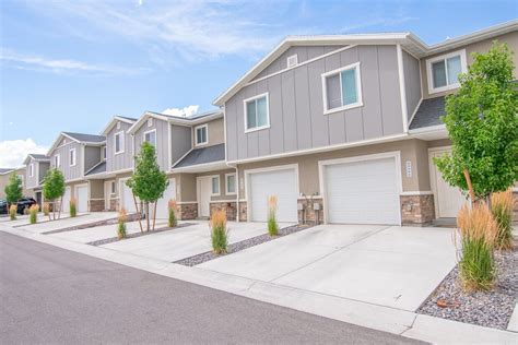 Southside Townhomes has rentals available ranging from 986-1267 sq ft. . Townhomes for rent nampa
